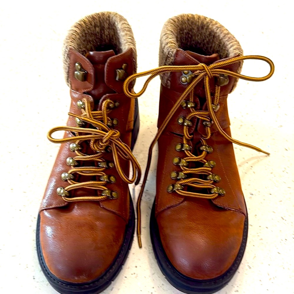 MIA 8.5 Women’s Tan Leather Boots with Knit Collar